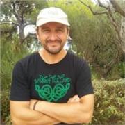 Laureato il lettere impartisce lezioni di italiano per stranieri